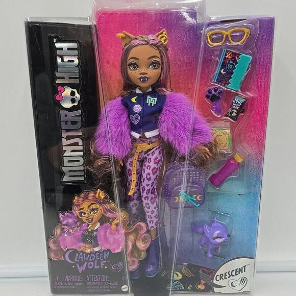 Monster High Clawdeen Wolf Doll with Pet Dog Crescent and Accessories Backpack - Picture 2 of 9